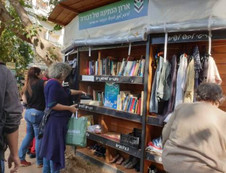 מסיבת החלפות בגדים – הארון של דבורה